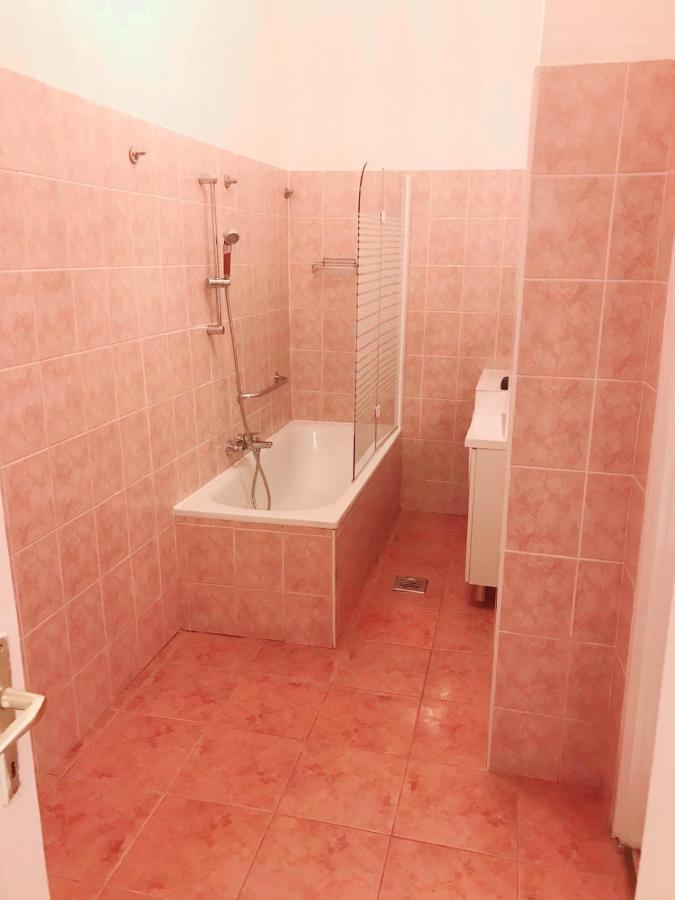 Happy Apartment In The Heart Of Budapest With 2 Rooms Eksteriør bilde
