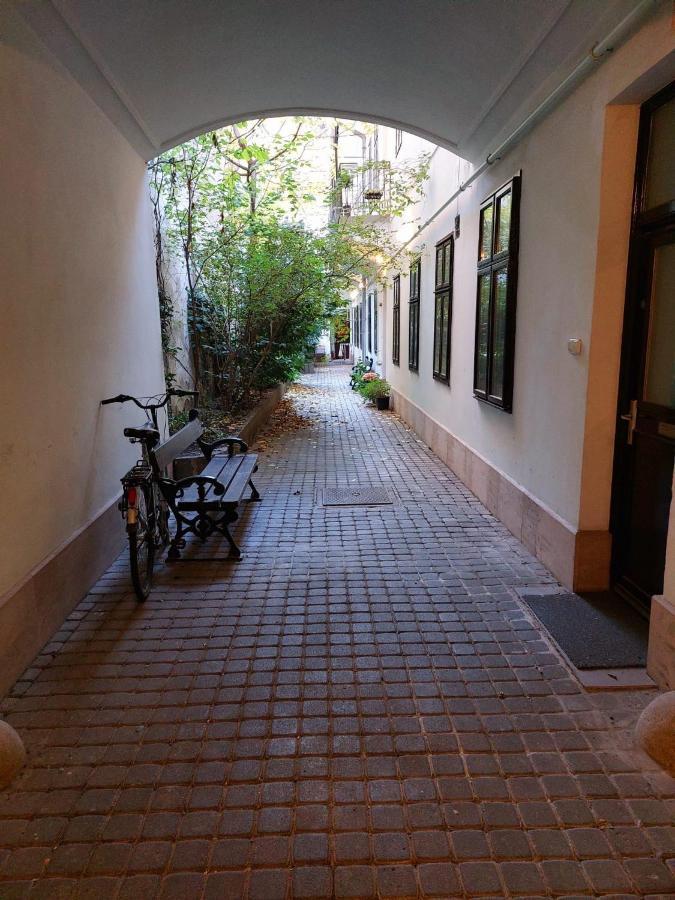 Happy Apartment In The Heart Of Budapest With 2 Rooms Eksteriør bilde